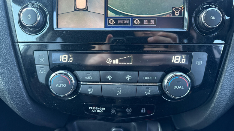 Nissan Qashqai 1.3 DiG-T N-Motion 5dr Petrol Hatchback